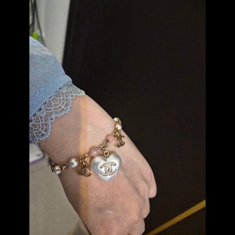 Chanel 白桃心心手鏈,全新閒置-5