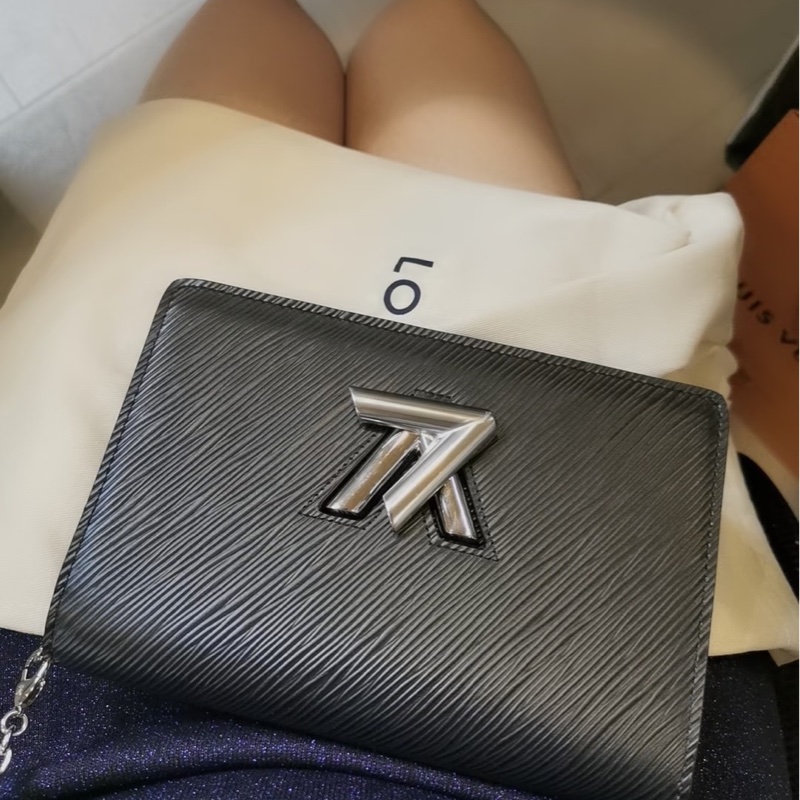 Louis Vuitton 路易威登 LV黑色EPI牛皮TWIST WOC斜背包M68560-9