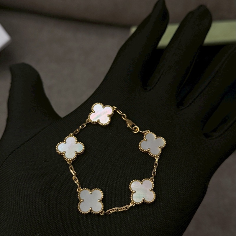 VCA白貝母五花手鍊-2