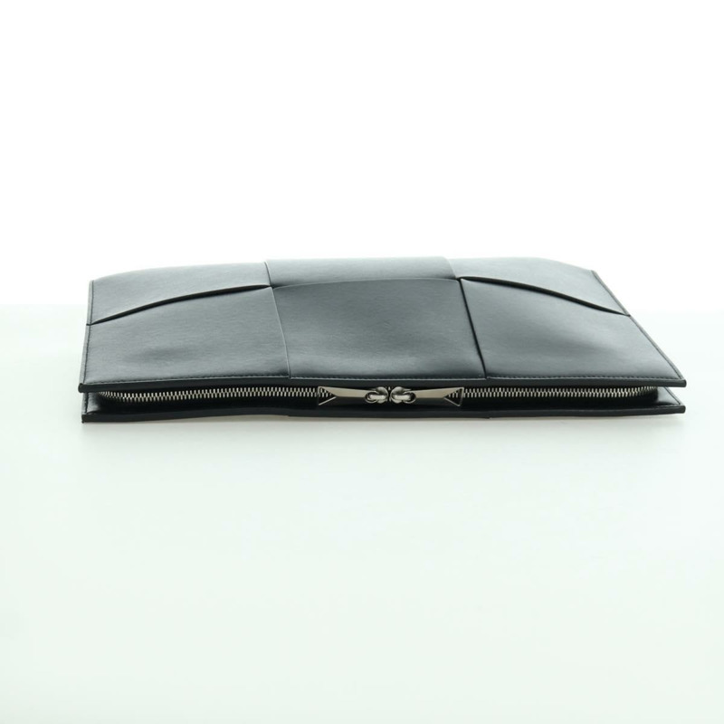 【日本直送】BOTTEGA VENETA MAXI INTRECCIATO 手拿包 皮革 黑色 銀色 正品 BSZ216M-5