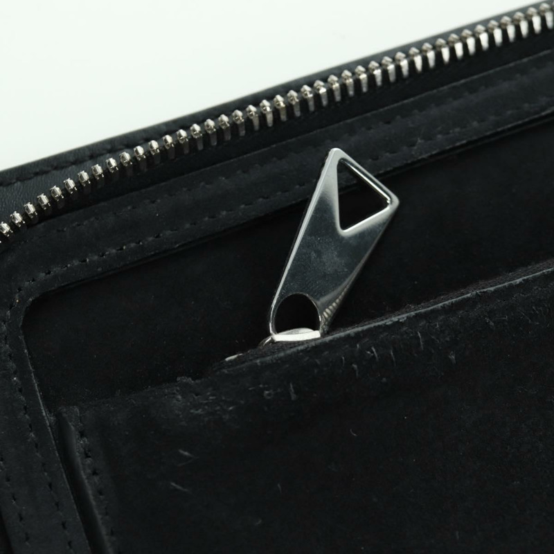 【日本直送】BOTTEGA VENETA MAXI INTRECCIATO 手拿包 皮革 黑色 銀色 正品 BSZ216M-17