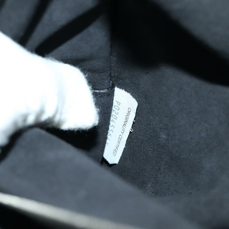 【日本直送】BOTTEGA VENETA MAXI INTRECCIATO 手拿包 皮革 黑色 銀色 正品 BSZ216M-19