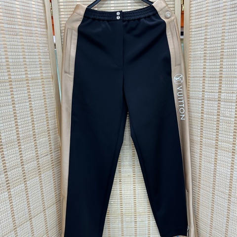 LV 運動寬褲，側邊logo設計 秋冬款 36碼