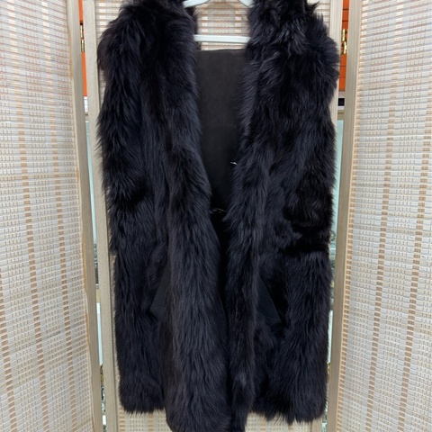 LV/ Louis Vuitton路易威登羊皮毛一體兩面穿皮草連帽馬甲 36碼