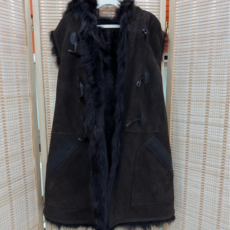 LV/ Louis Vuitton路易威登羊皮毛一體兩面穿皮草連帽馬甲 36碼-2