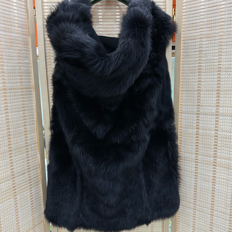 LV / Louis Vuitton路易威登羊皮毛一體兩面穿皮草連帽馬甲 36碼-1