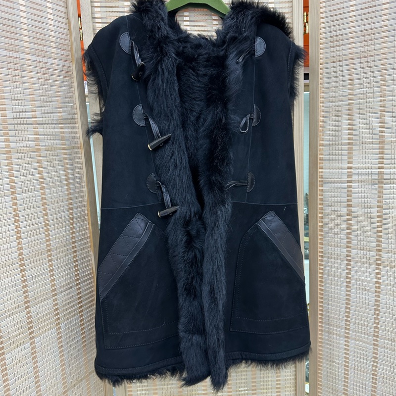 LV / Louis Vuitton路易威登羊皮毛一體兩面穿皮草連帽馬甲 36碼-2