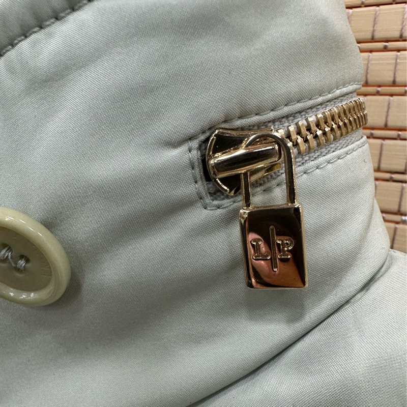 loro piana 連帽外套，非常舒適 38碼-3