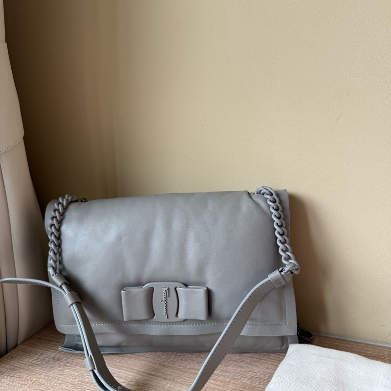Salvatore Ferragamo 的 Viva Bow 單肩包（枕頭包)-0