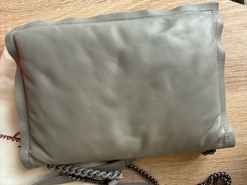 Salvatore Ferragamo 的 Viva Bow 單肩包（枕頭包)-2