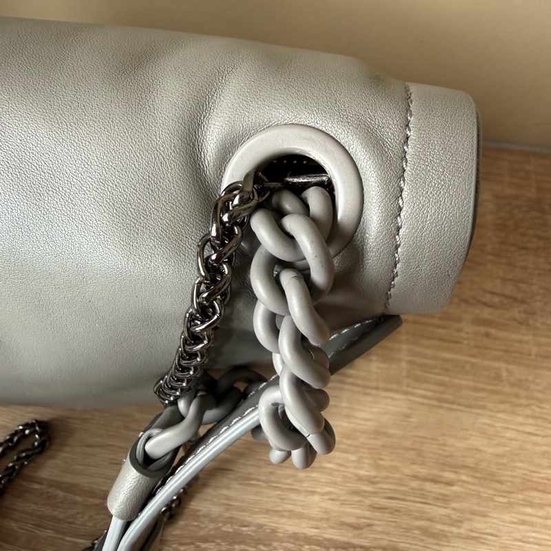 Salvatore Ferragamo 的 Viva Bow 單肩包（枕頭包)-12