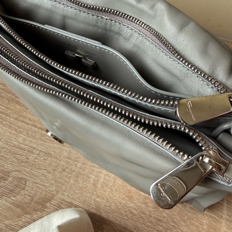 Salvatore Ferragamo 的 Viva Bow 單肩包（枕頭包)-27