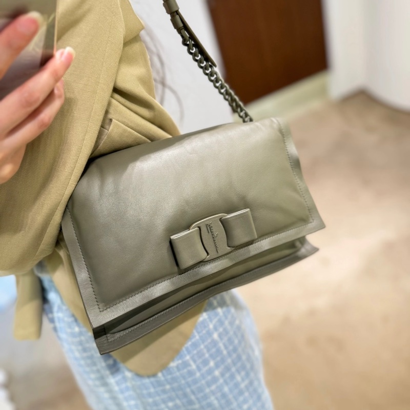 Salvatore Ferragamo 的 Viva Bow 單肩包（枕頭包)-5