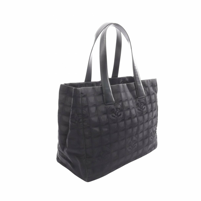 香奈兒新款旅行系列 MM 手提包，皮革尼龍帆布材質，女士黑色-1