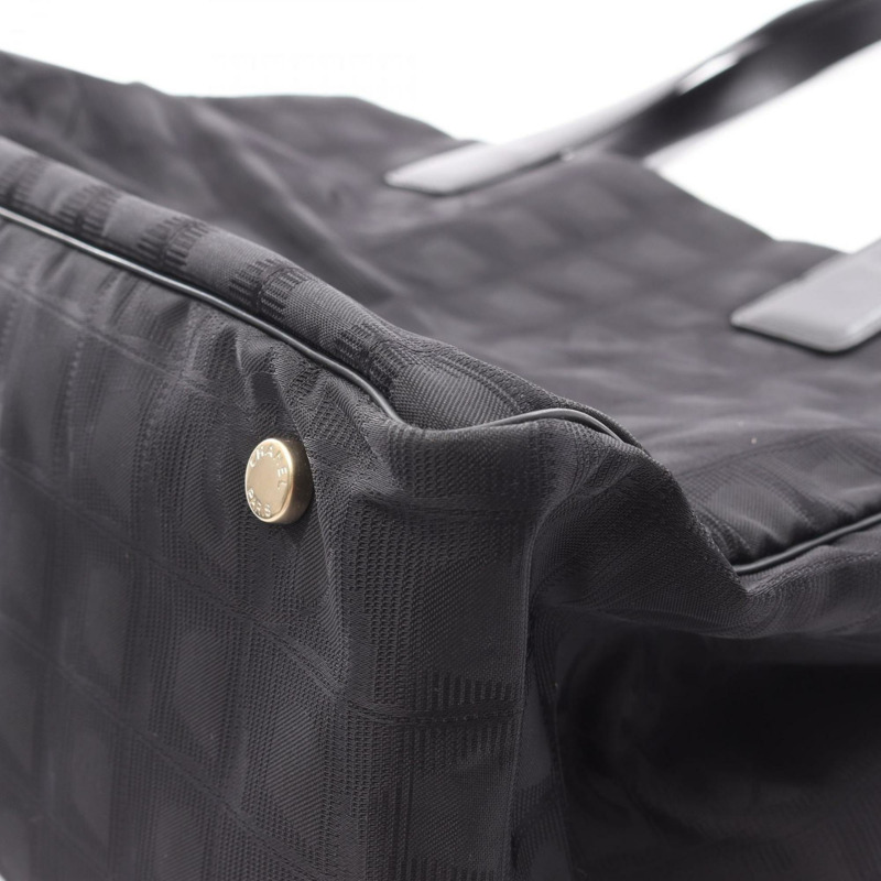 香奈兒新款旅行系列 MM 手提包，皮革尼龍帆布材質，女士黑色-5