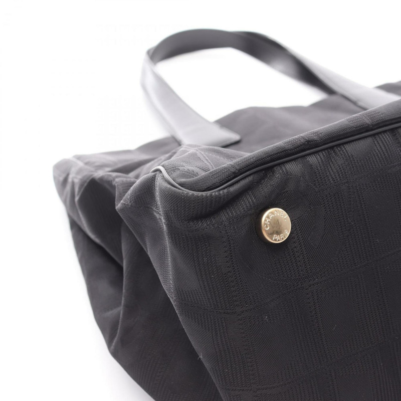 香奈兒新款旅行系列 MM 手提包，皮革尼龍帆布材質，女士黑色-6