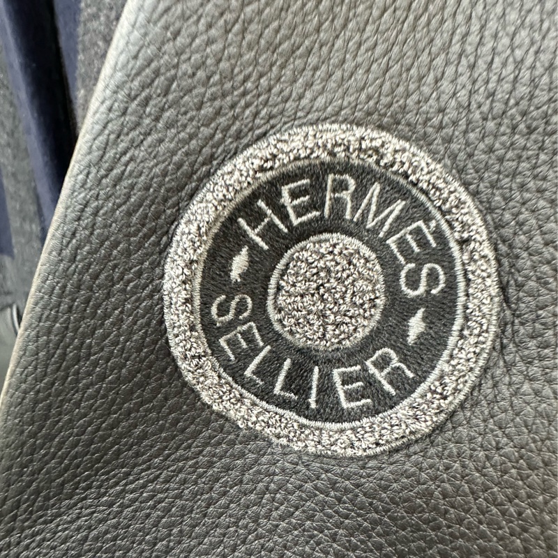 HERMES 愛馬仕外套34碼 這條外套是羊絨拼皮的中長休閒外套 羊絨+皮紋的設計，兩側有口袋-2