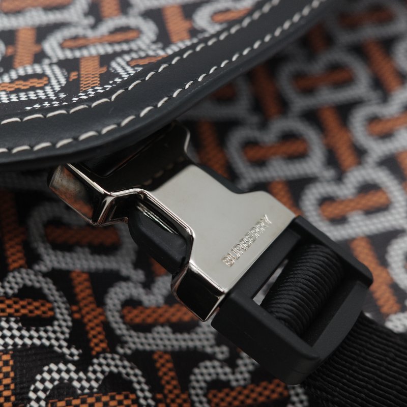 Burberry 巴寶莉 TB Print 經典印花 帆布 小牛皮 斜背 郵差包-14