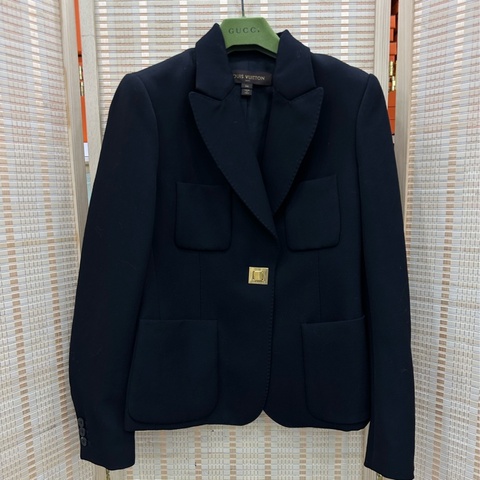Lv 路易威登 Louis Vuitton 衣服，四口袋經典西服 34碼
