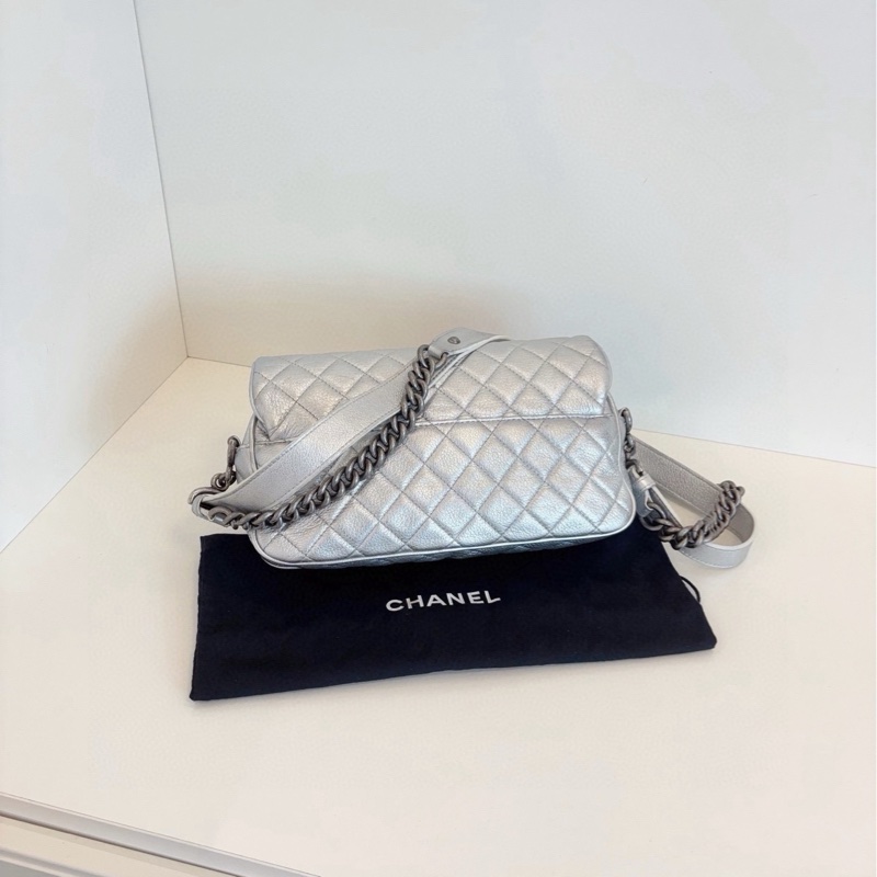 Chanel香奈 easy flag CF郵差法棍包 太空銀 荔枝牛皮小機場 約26*15*8-3