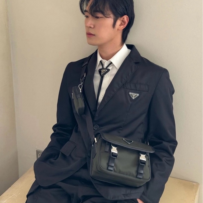 Prada 普拉達 三合一郵差包 小號 約22*16*9 自重輕便 搭配寬肩帶-10