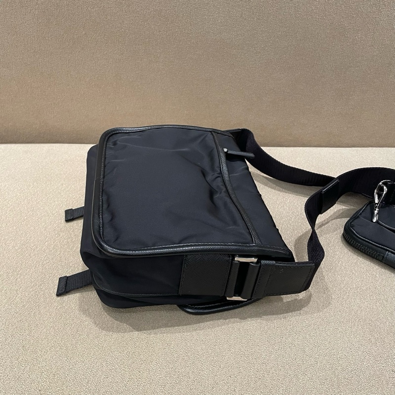 Prada 普拉達 三合一郵差包 小號 約22*16*9 自重輕便 搭配寬肩帶-6