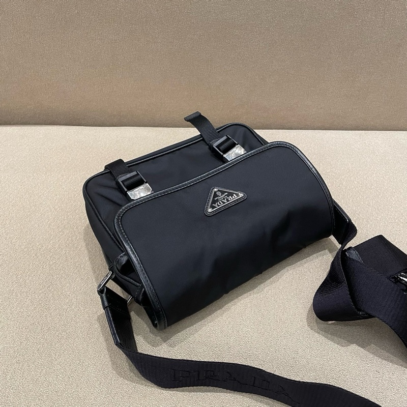 Prada 普拉達 三合一郵差包 小號 約22*16*9 自重輕便 搭配寬肩帶-8