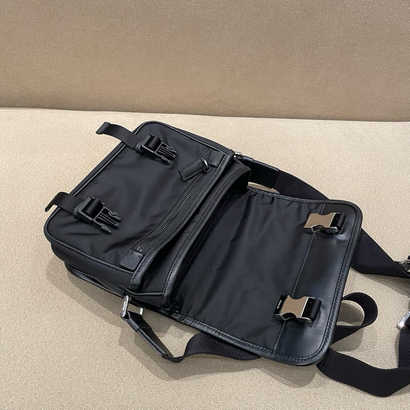 Prada 普拉達 三合一郵差包 小號 約22*16*9 自重輕便 搭配寬肩帶-9