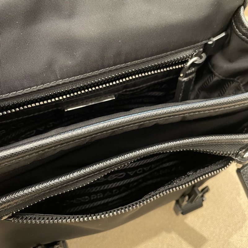 Prada 普拉達 三合一郵差包 小號 約22*16*9 自重輕便 搭配寬肩帶-11