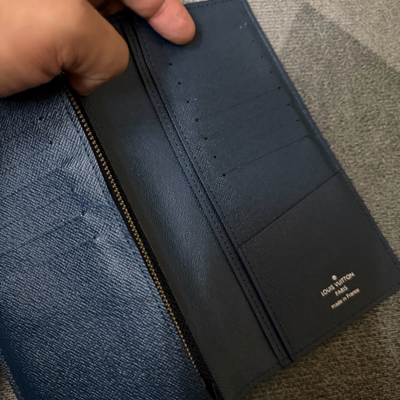 Lv牛皮防刮對開長夾-4