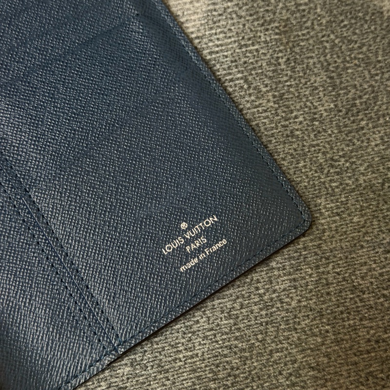 Lv牛皮防刮對開長夾-5