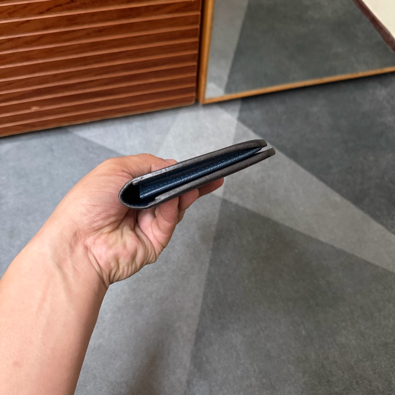 Lv牛皮防刮對開長夾-8