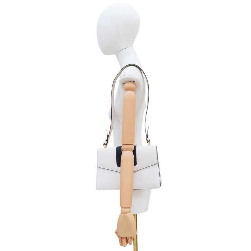 白色 牛皮 Sylvie 肩背包【GUCCI 古馳】 421882-12