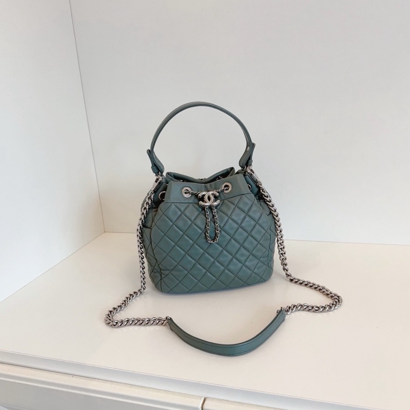 Chanel香奈兒 抹茶綠菱格銀扣2way抽繩水桶包 尺寸約20*22*14 可拎可背-1