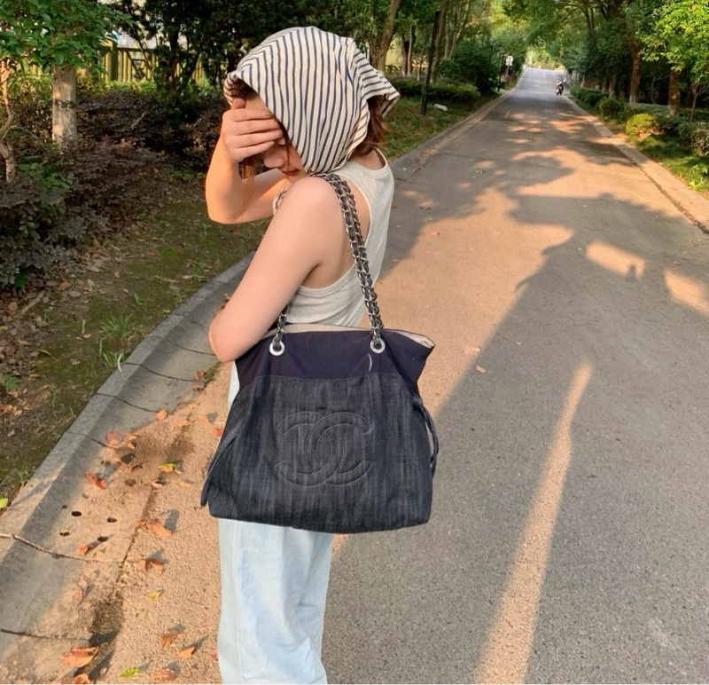 Chanel香奈兒 黑色牛仔抽繩 燒賣托特tote 13開有卡。-0