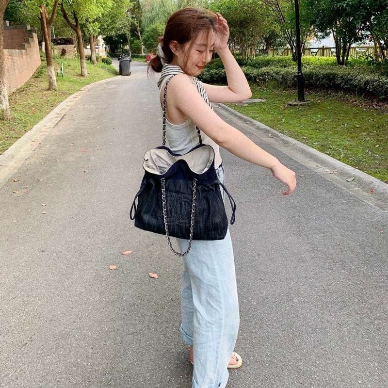 Chanel香奈兒 黑色牛仔抽繩 燒賣托特tote 13開有卡。-7