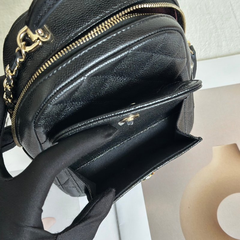 CHANEL 粒面牛皮迷你後背包 - 黑金-6