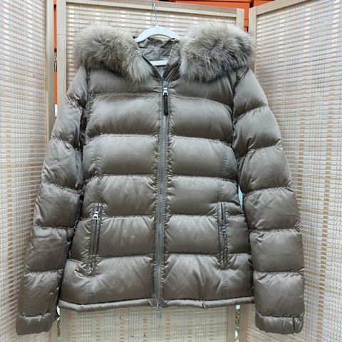 Prada銀灰色毛領 羽絨服