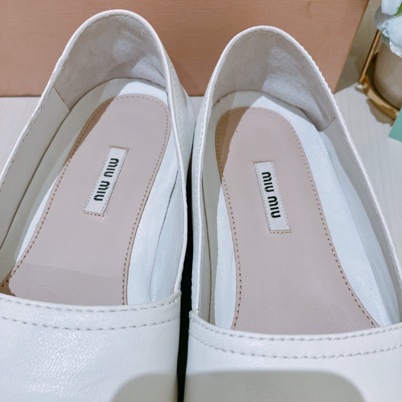 TK1998	Miu Miu White Leather Crystal Embellished Espadrille Loafers Size 41-7