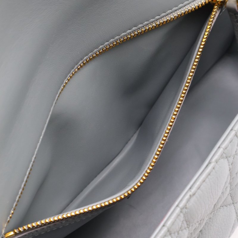 DIOR Caro藤格紋斜背包 - 中號灰金-9