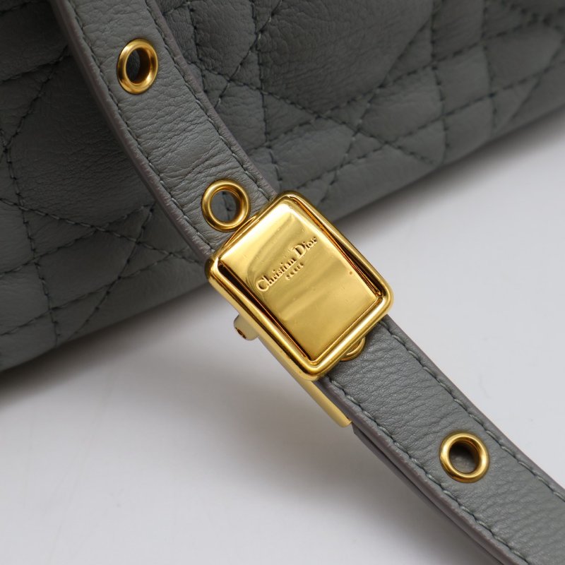 DIOR Caro藤格紋斜背包 - 中號灰金-14