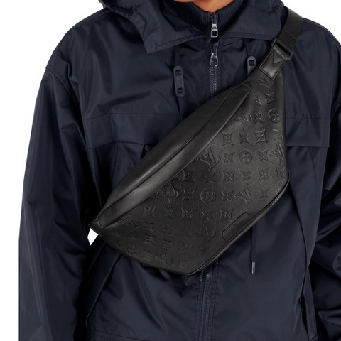 Louis Vuitton LV M46036 老花 全皮壓紋 腰包 胸包 黑