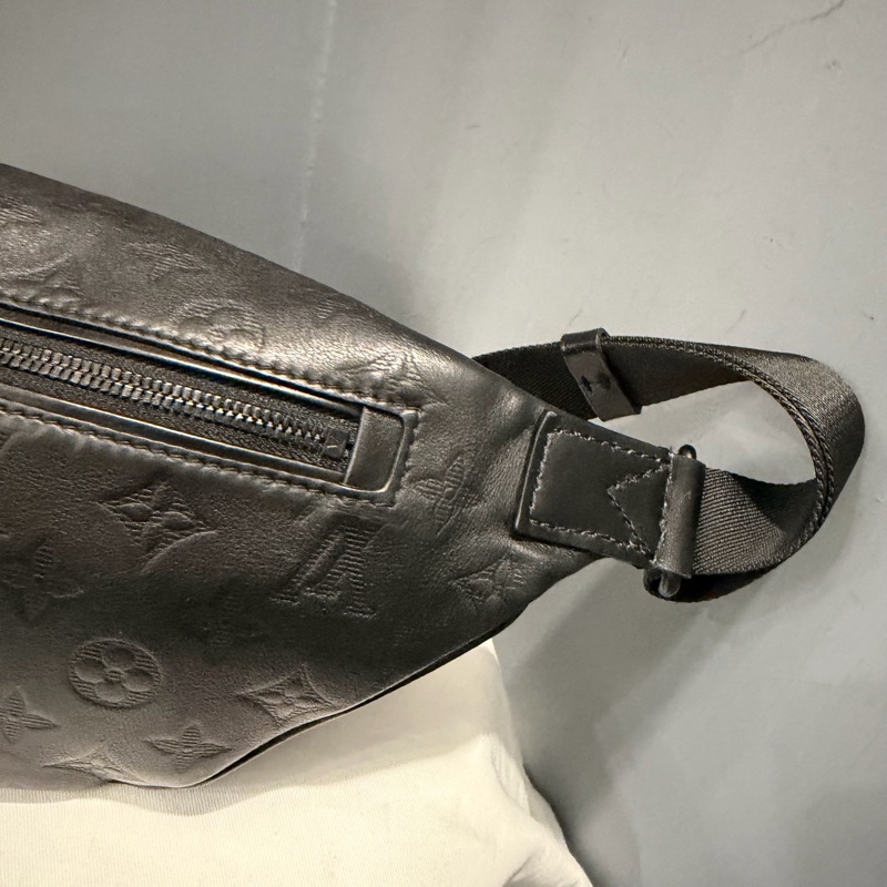 Louis Vuitton LV M46036 老花 全皮壓紋 腰包 胸包 黑-12