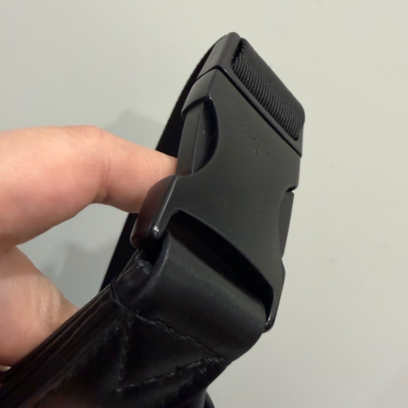 Louis Vuitton LV M46036 老花 全皮壓紋 腰包 胸包 黑-37