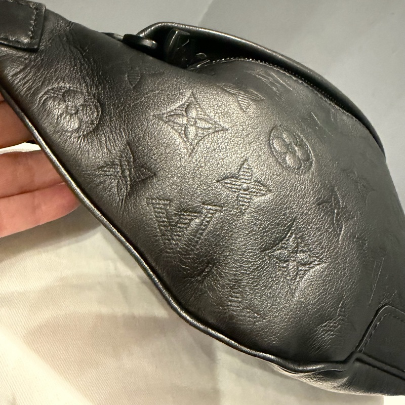 Louis Vuitton LV M46036 老花 全皮壓紋 腰包 胸包 黑-6