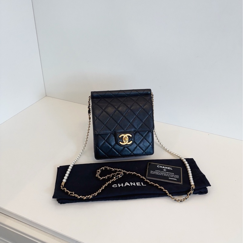 【98新🆕】Chanel 黑金 珍珠鏈條 竪版CF方胖子 翻蓋斜挎包-1