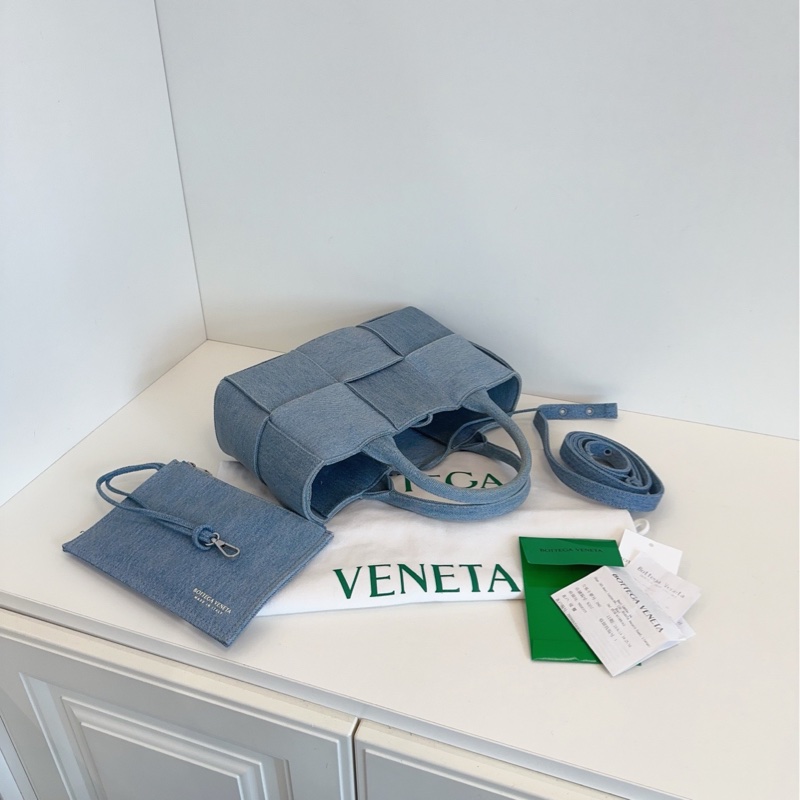 【閒置新🆕 】BV arco tote 單寧 丹寧 水洗牛仔 淺藍色 6格 cassette 編織 子母 托特包-6