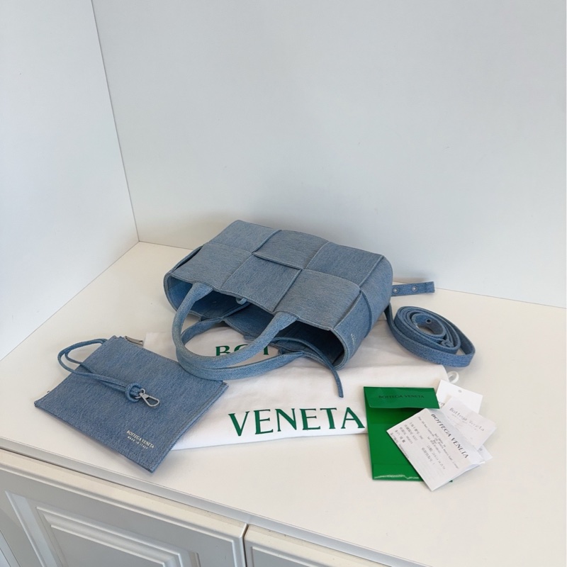 【閒置新🆕 】BV arco tote 單寧 丹寧 水洗牛仔 淺藍色 6格 cassette 編織 子母 托特包-7