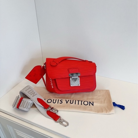 【99新閒置🆕】LV 23年秀款 芯片款 MONCEAU superme紅 水波紋不規則全皮郵差包 手提包斜挎包單肩包