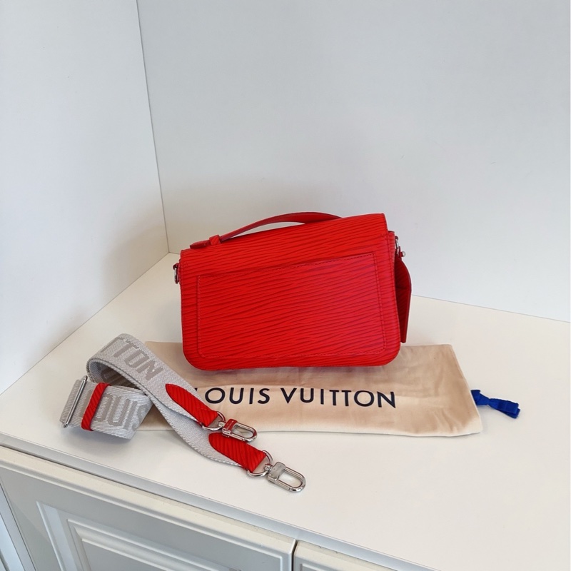 【99新閒置🆕】LV 23年秀款 芯片款 MONCEAU superme紅 水波紋不規則全皮郵差包 手提包斜挎包單肩包-1